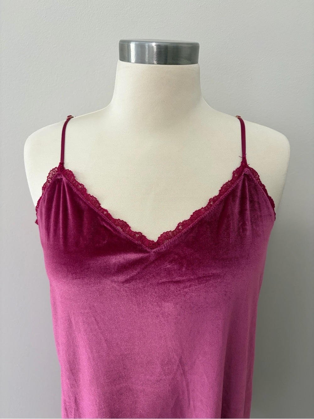 Victoria's Secret Fuchsia Velvet Slip with Lace Trim Sz S Coquette Barbiecore - Picture 3 of 7